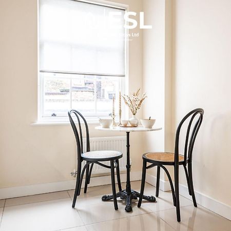 Elegant Apartment On Historic Cobbled High St Shrewsbury Town Centre Eksteriør billede