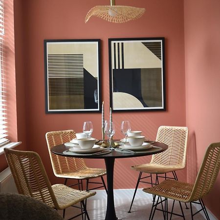 Elegant Apartment On Historic Cobbled High St Shrewsbury Town Centre Eksteriør billede