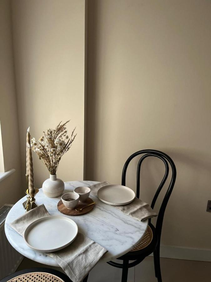Elegant Apartment On Historic Cobbled High St Shrewsbury Town Centre Eksteriør billede