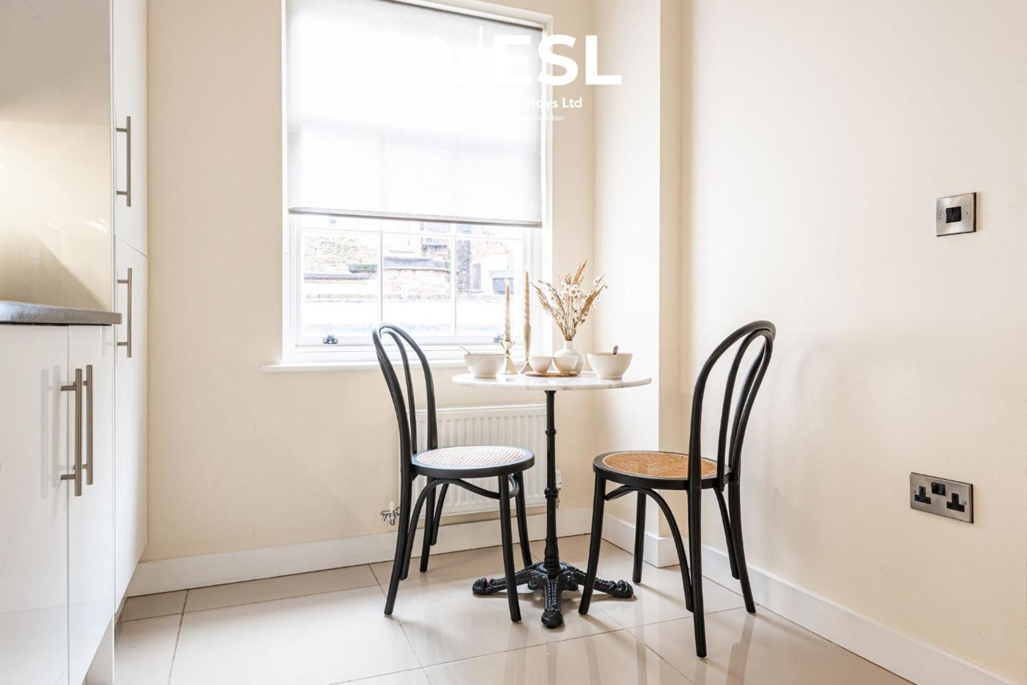 Elegant Apartment On Historic Cobbled High St Shrewsbury Town Centre Eksteriør billede